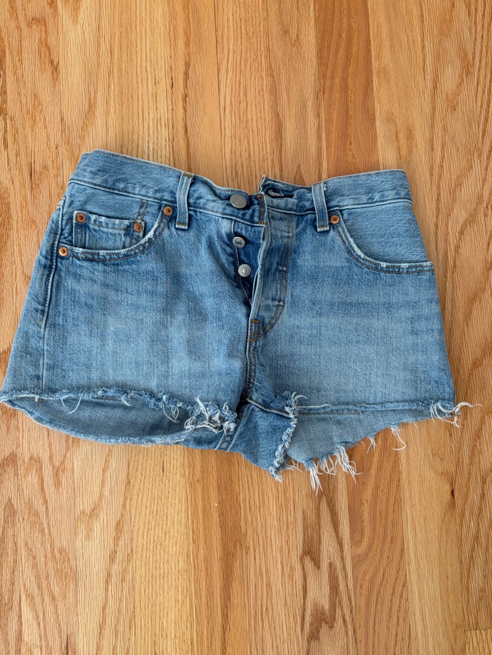 Light wash Levi 501 shorts
